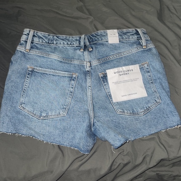 Good American Good Curve Jean Shorts - Picture 6 of 6